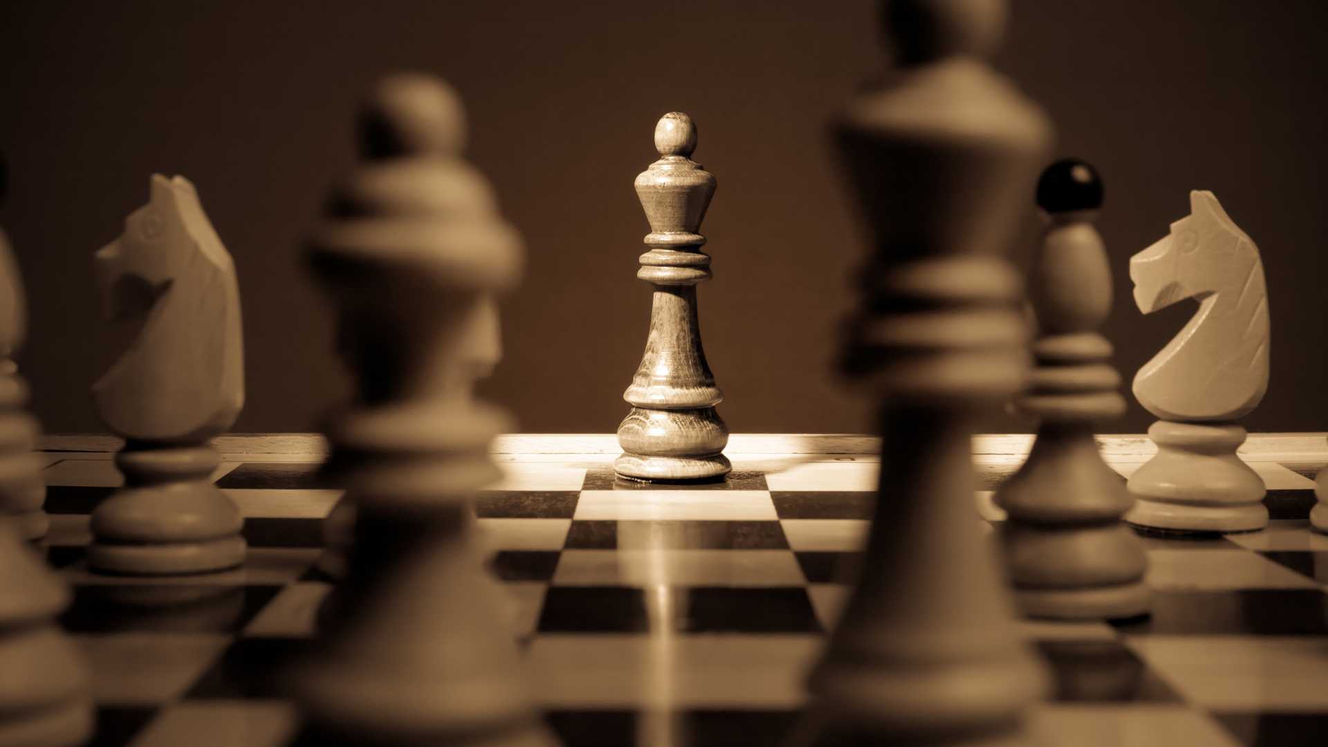 Queens Are More Violent Than Kings